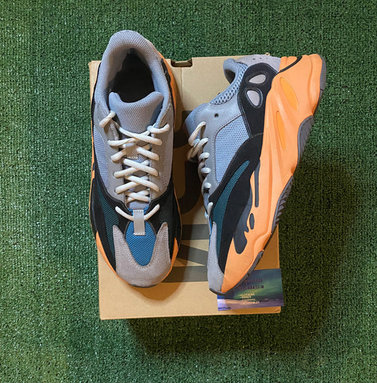 Yeezy 700 enflame amber size 10.5men/12women