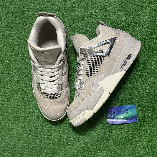 Jordan 4 Frozen Moments 10 Men/11.5 Women “Preowned”