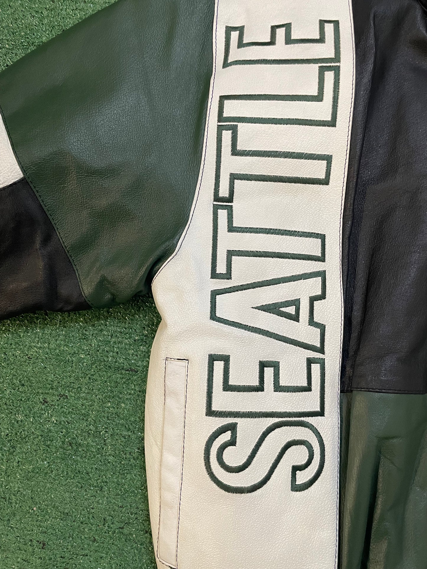 Vintage 1990s Seattle Sonics pro player Sonics jacket