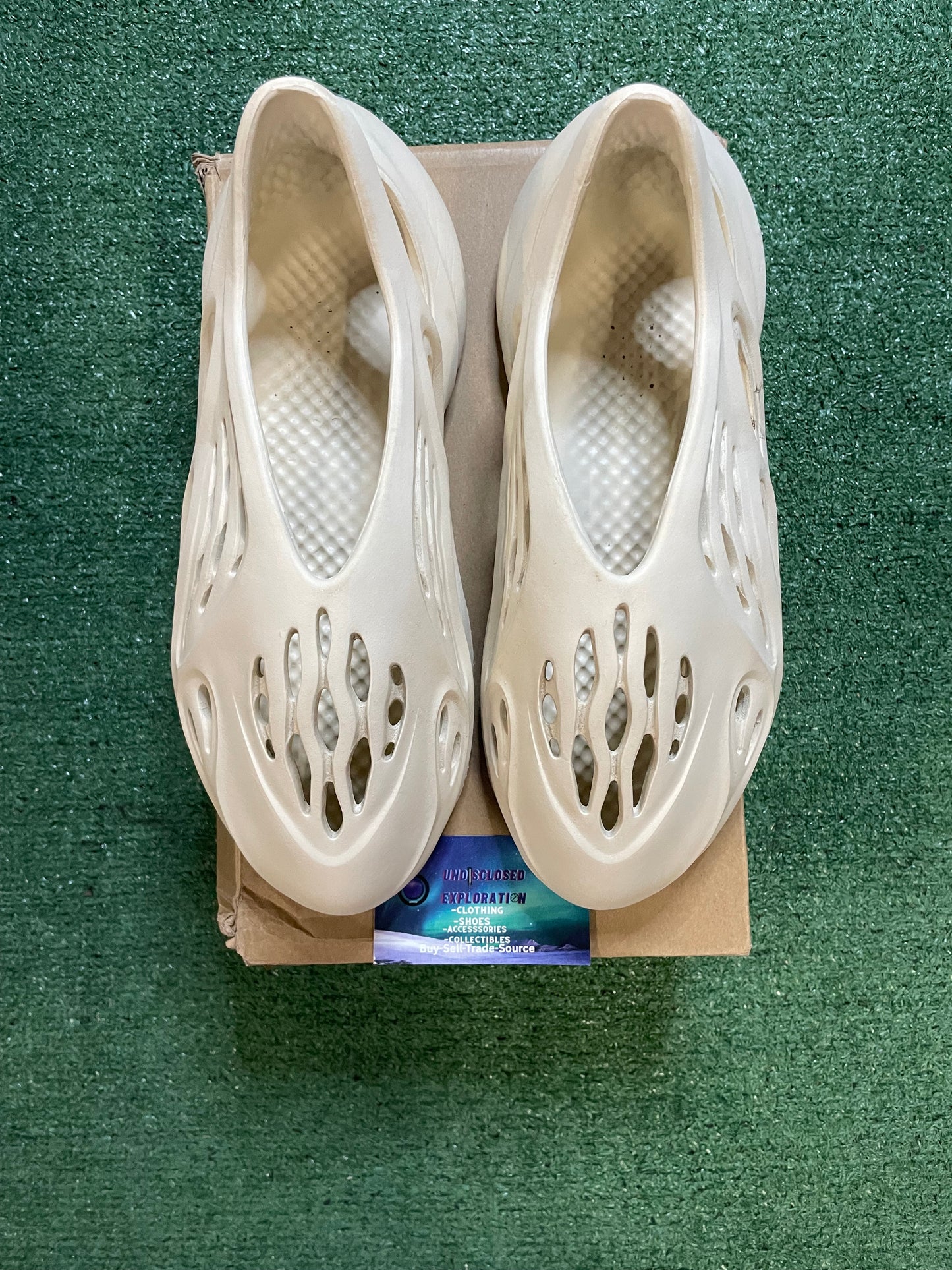 Yeezy foam runner sand size 10men/11.5women