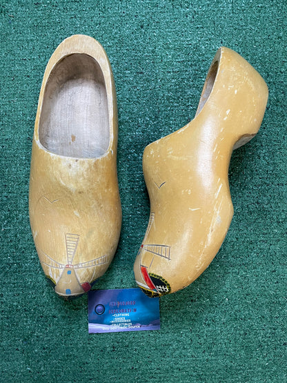 vintage hand-painted wooden clogs size 8men/9.5women