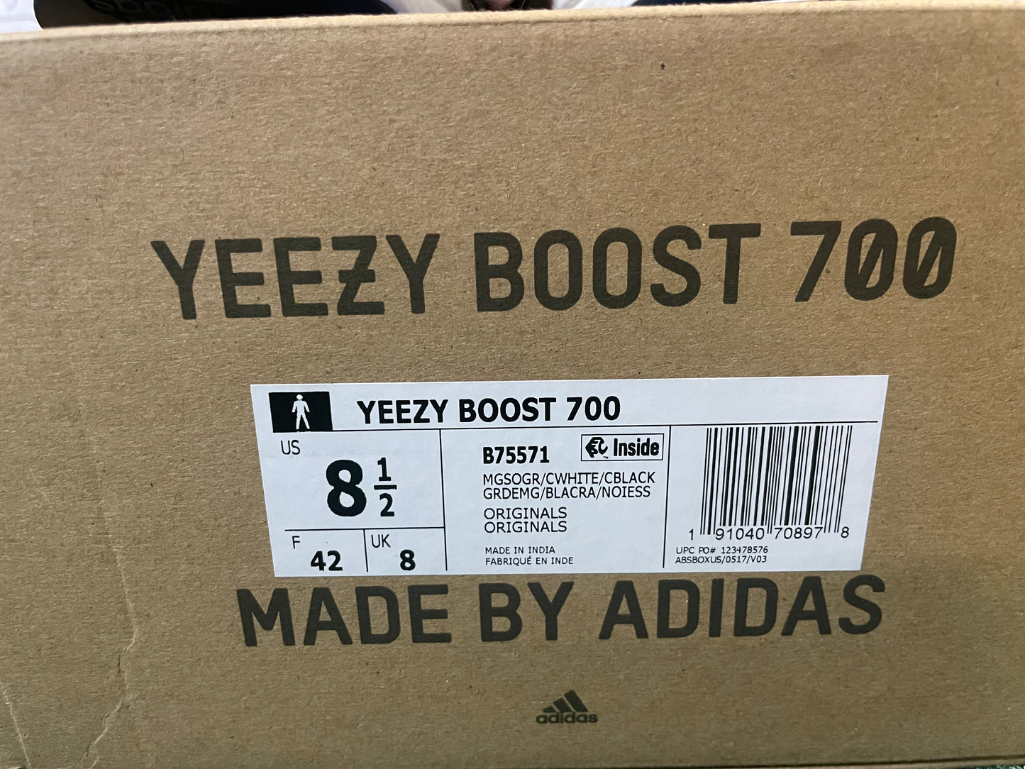 Yeezy Boost 700 waverunner size 8.5men/10women