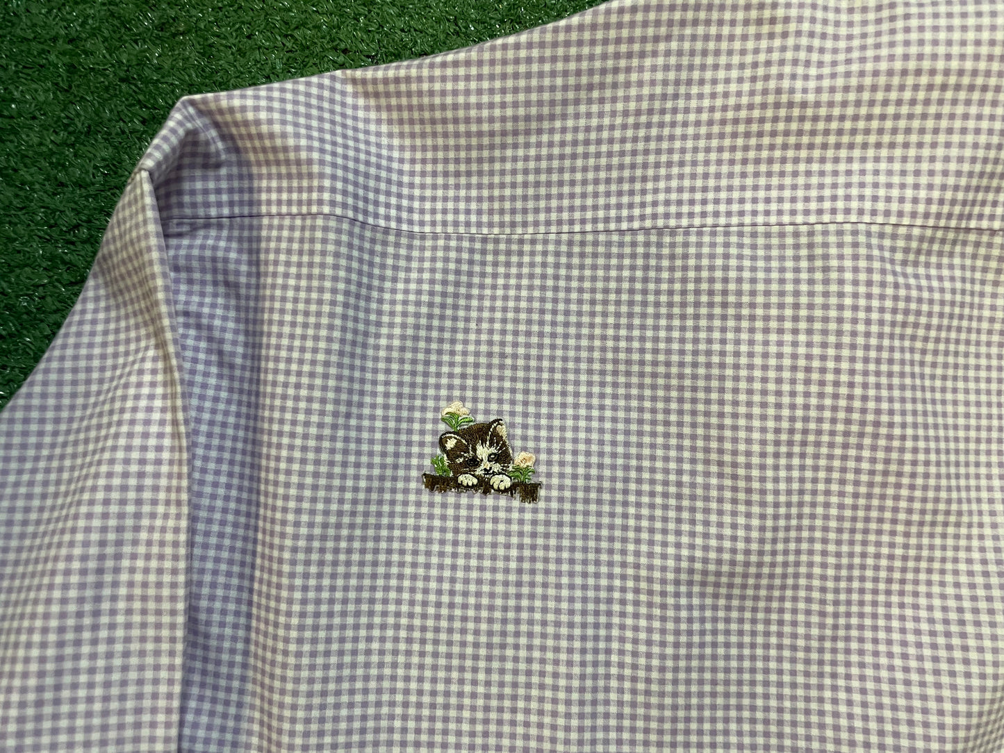 H&J embroidered cat embroidered white and purple button up