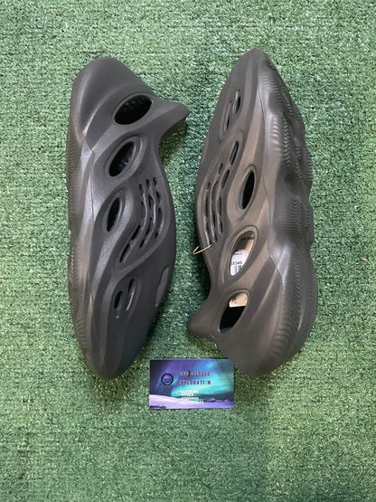 Adidas Yeezy foam RNR carbon