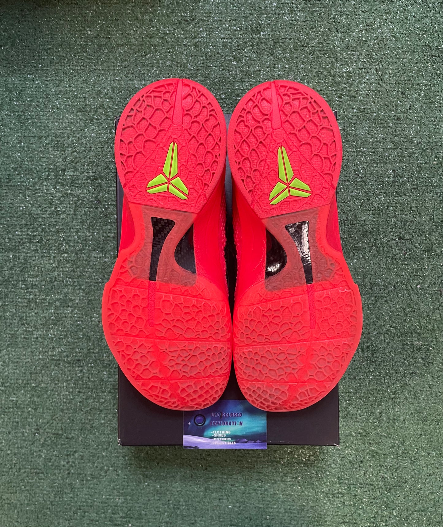 Kobe 6 reverse grinch size 11men/12.5women