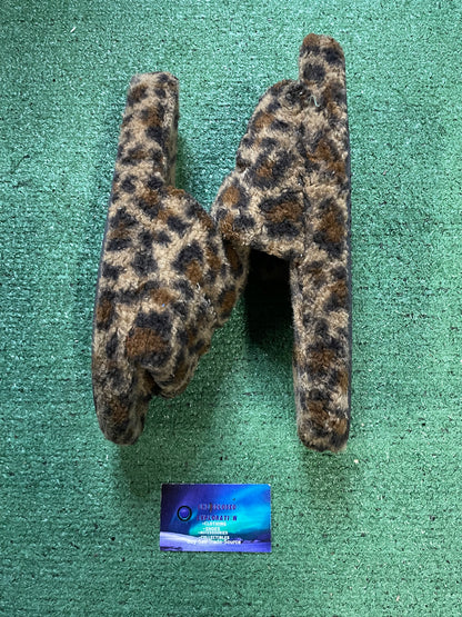 Gv Gallery Raspberry Hills cheetah fur slides size 10men/11.5women