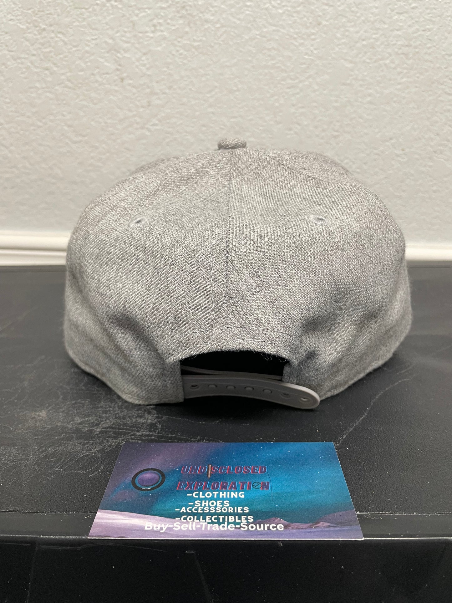 Grey paper planes hat
