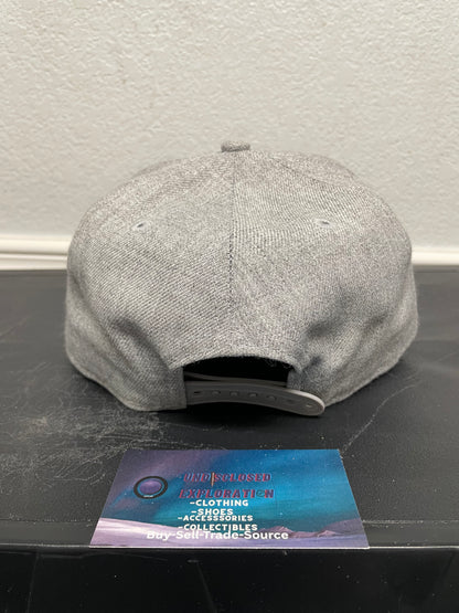 Grey paper planes hat