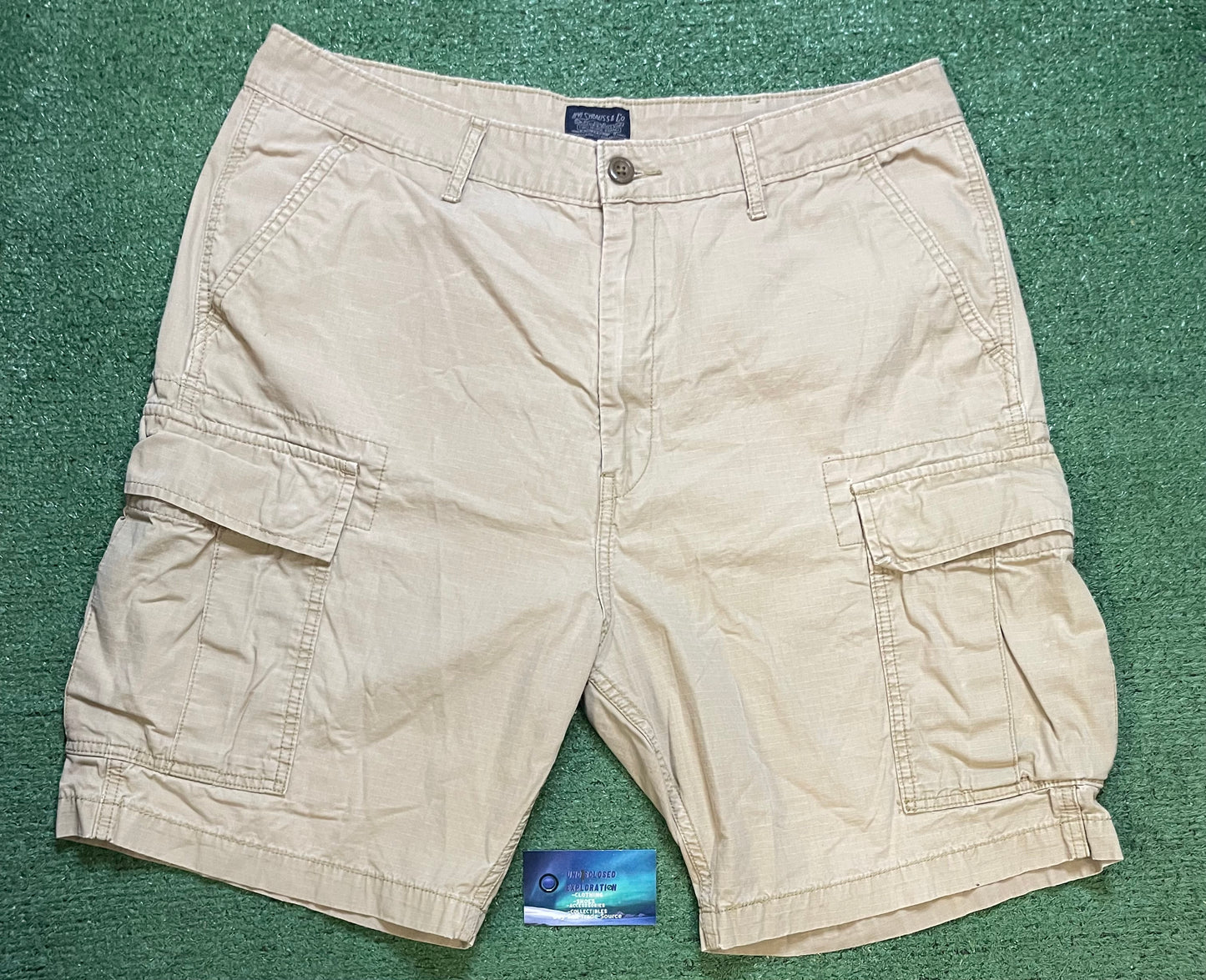 Levi beige cargo shorts