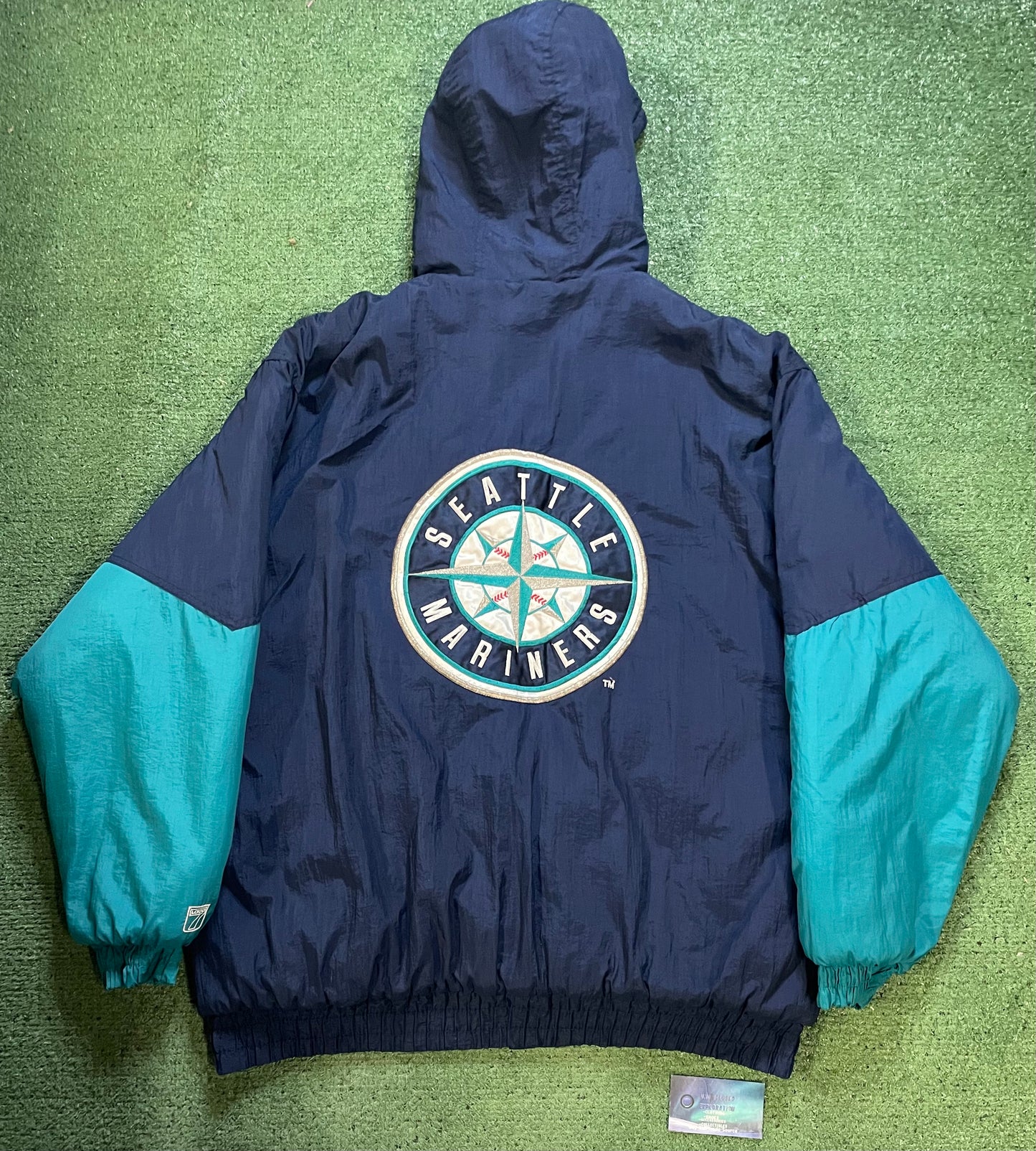 Vintage 1990s Seattle Mariners blue and teal puffer jacket