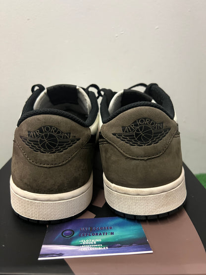 Jordan 1 low mocha size 10men/11.5women