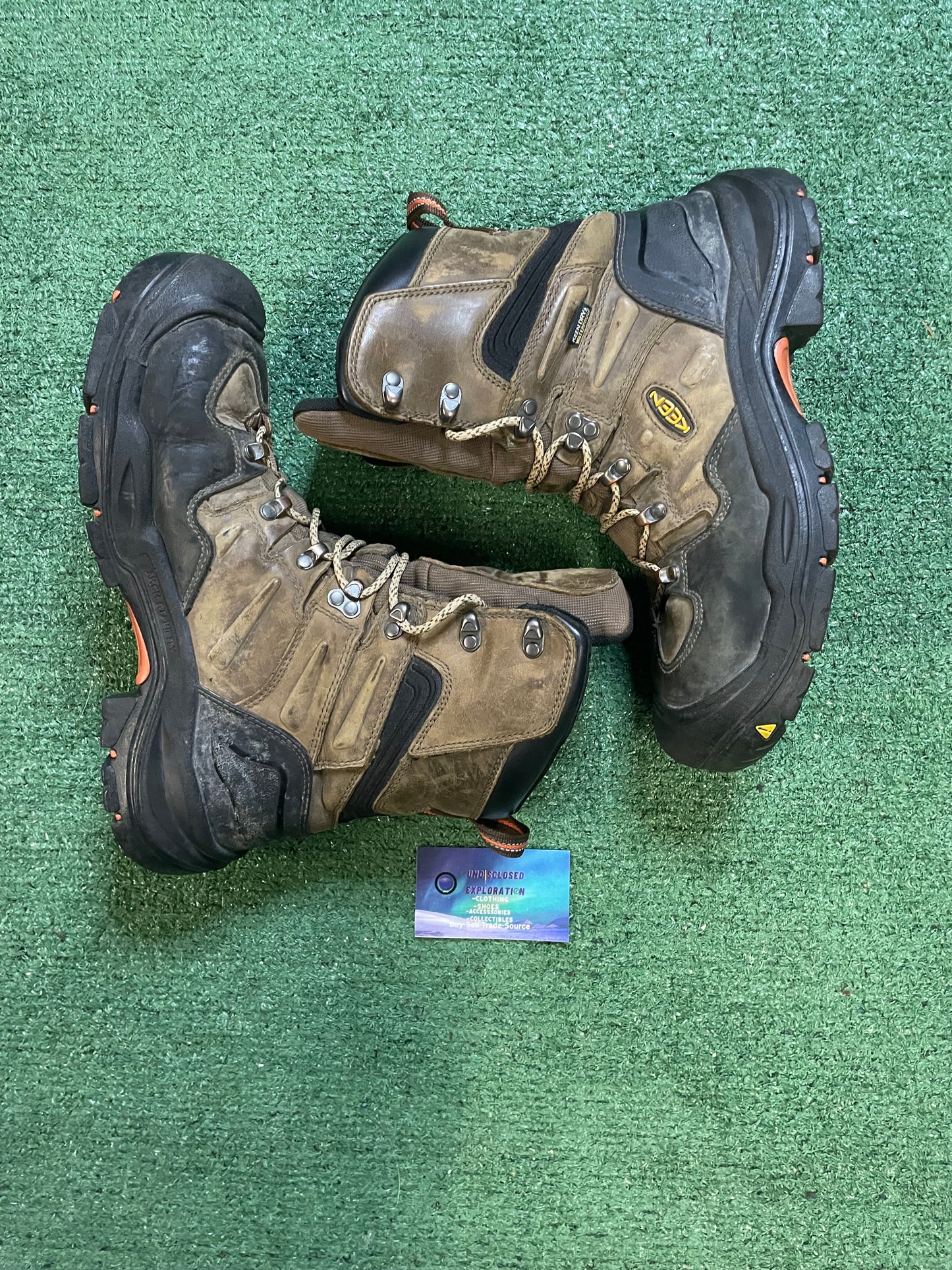 KEEN coburg 8 Utility boots size 11men/12.5women