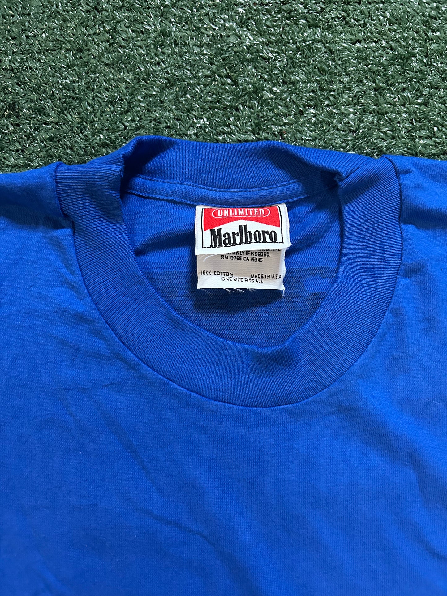 Vintage 1990s Marlboro howling wolf tee