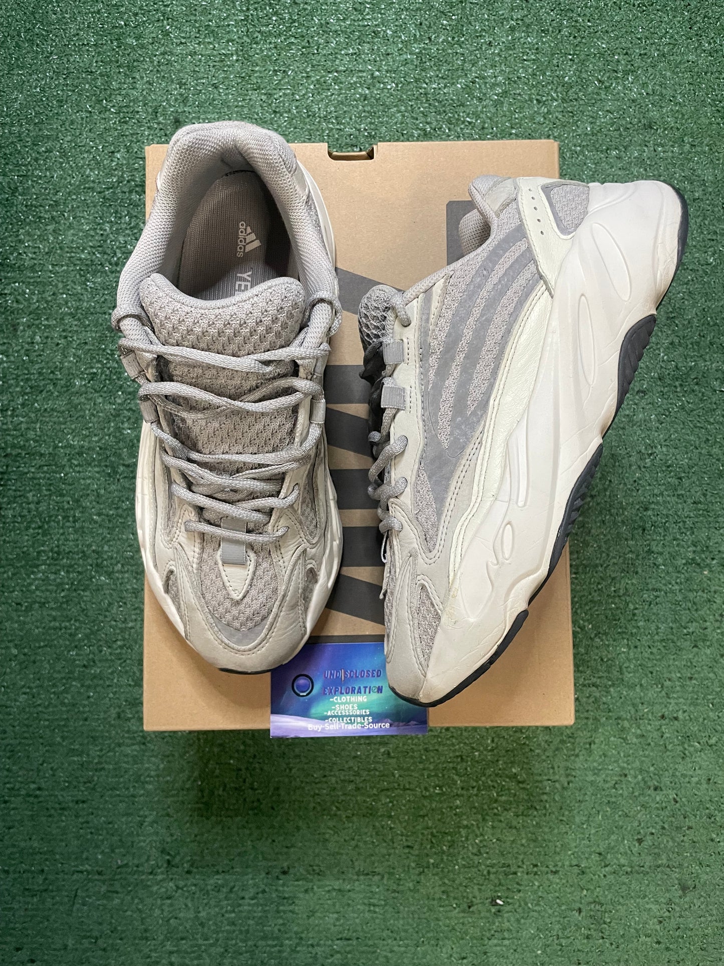 Yeezy Boost 700 v2 static size 8.5men/10women