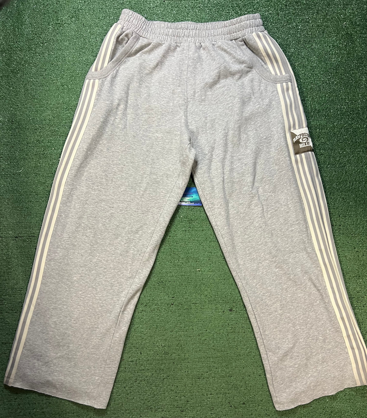 Gv Gallery Lil Leon raspberry hills sweatpants