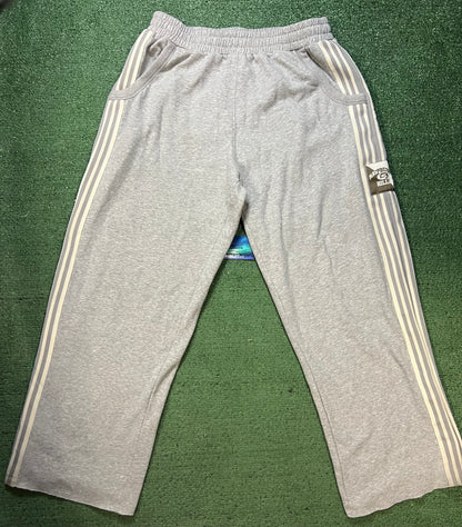Gv Gallery Lil Leon raspberry hills sweatpants