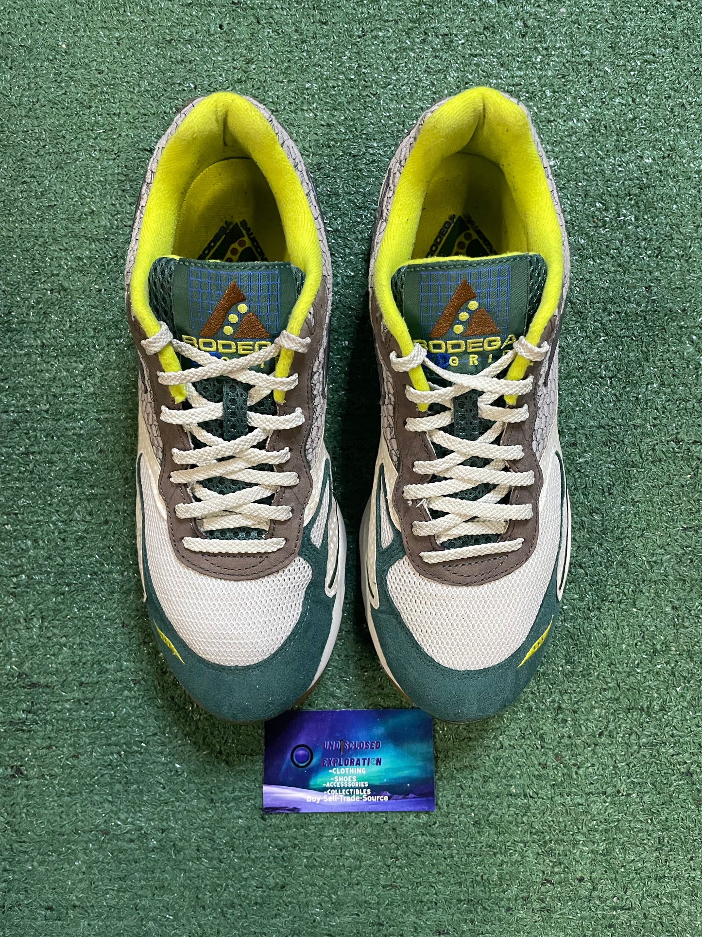 Saucony 3D hurricane grid bodega size 10men/11.5women