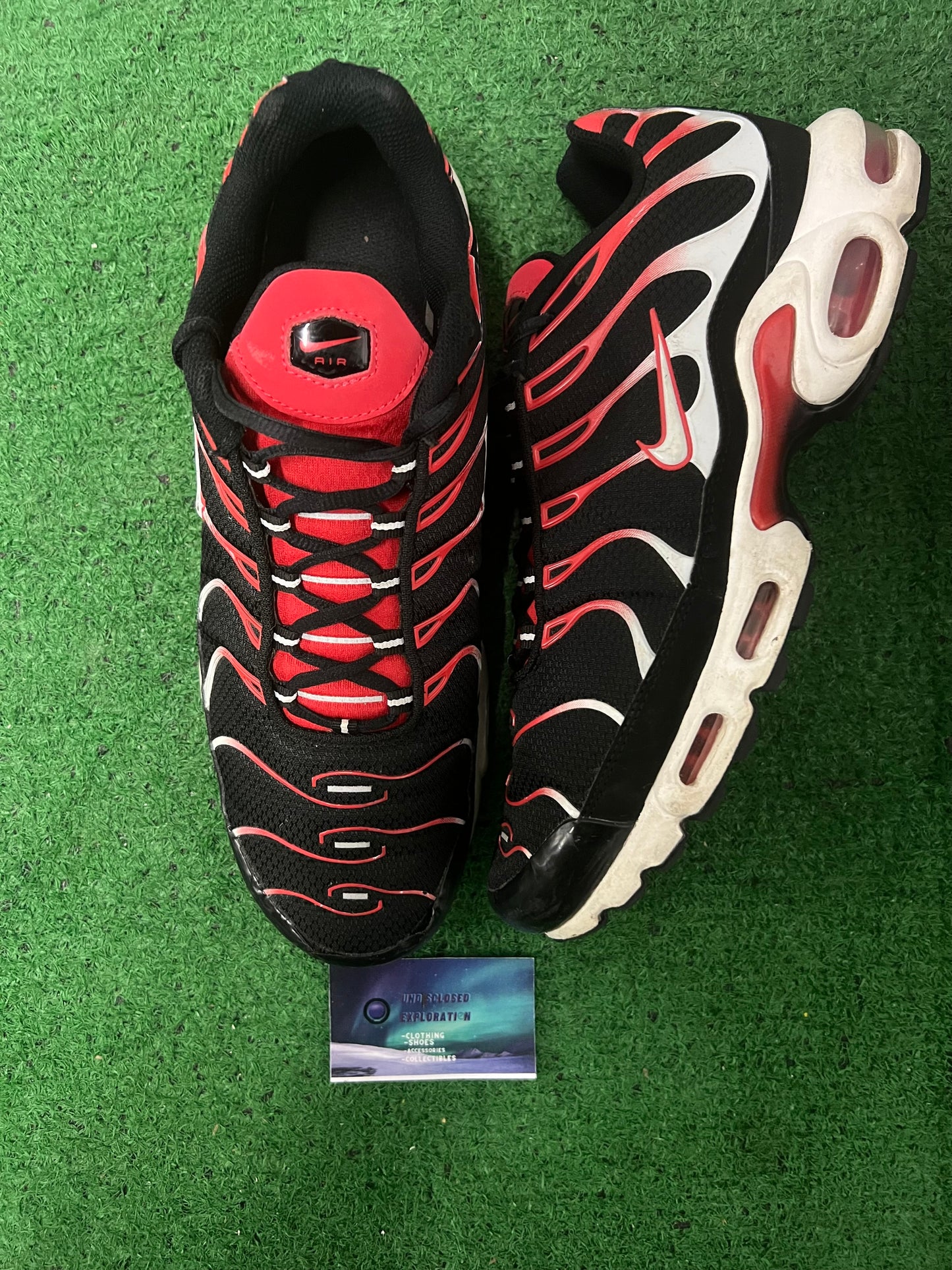 Nike air max plus black white university red size 11men/12.5women
