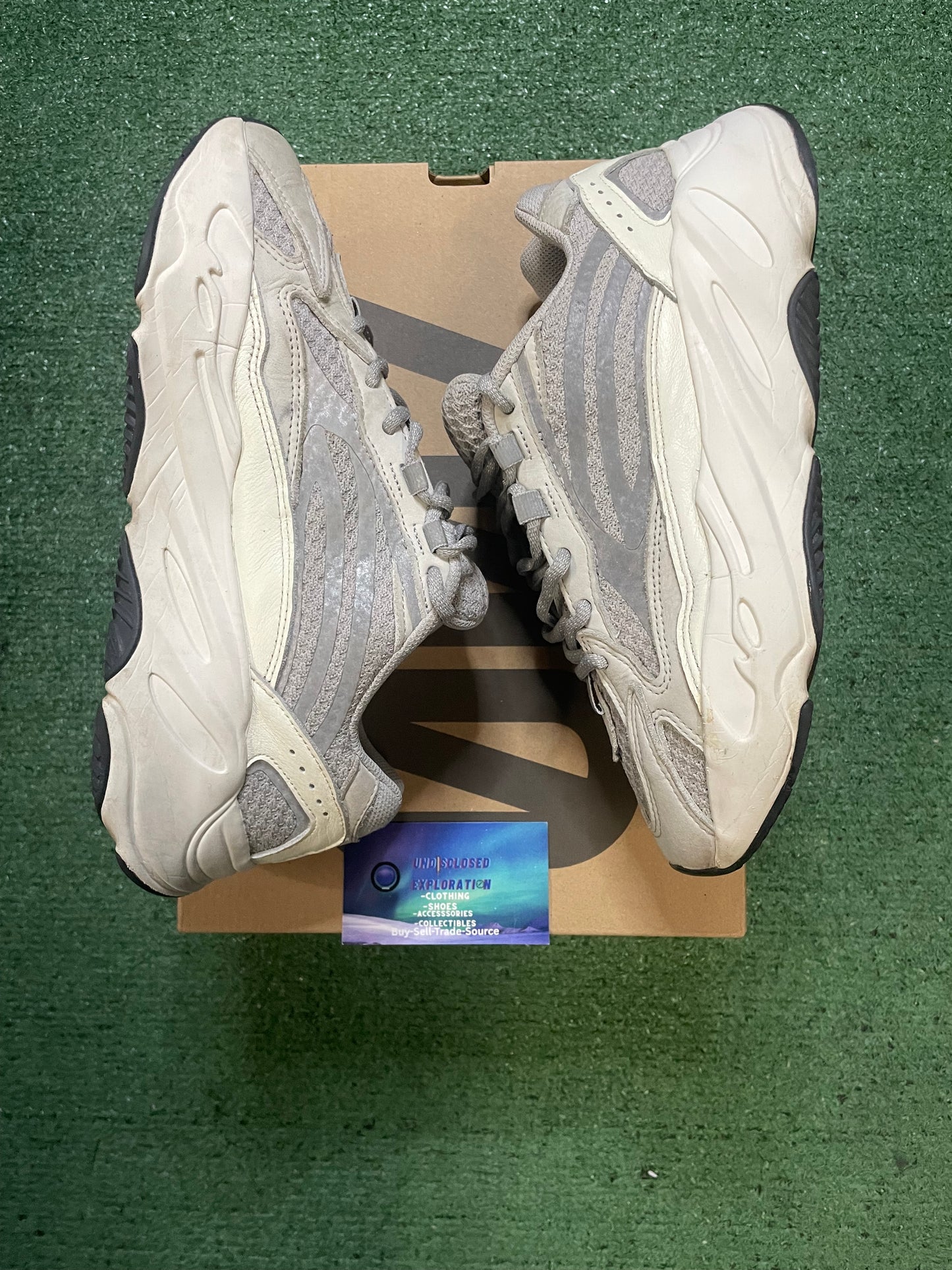 Yeezy Boost 700 v2 static size 8.5men/10women