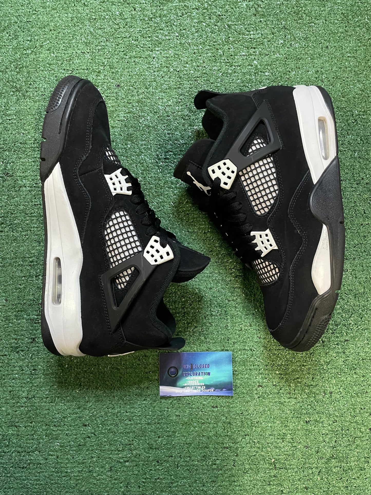Air Jordan 4 white thunder size 10.5men/12women