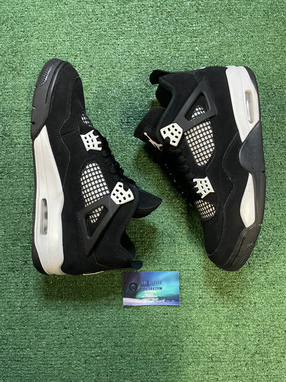 Air Jordan 4 white thunder size 10.5men/12women