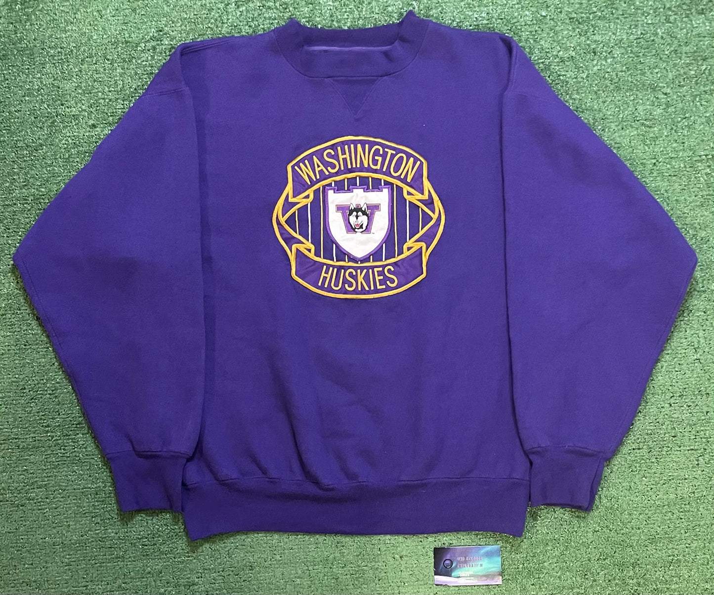 Vintage 1990s Washington Huskies UW University of Washington  embroidered crewneck