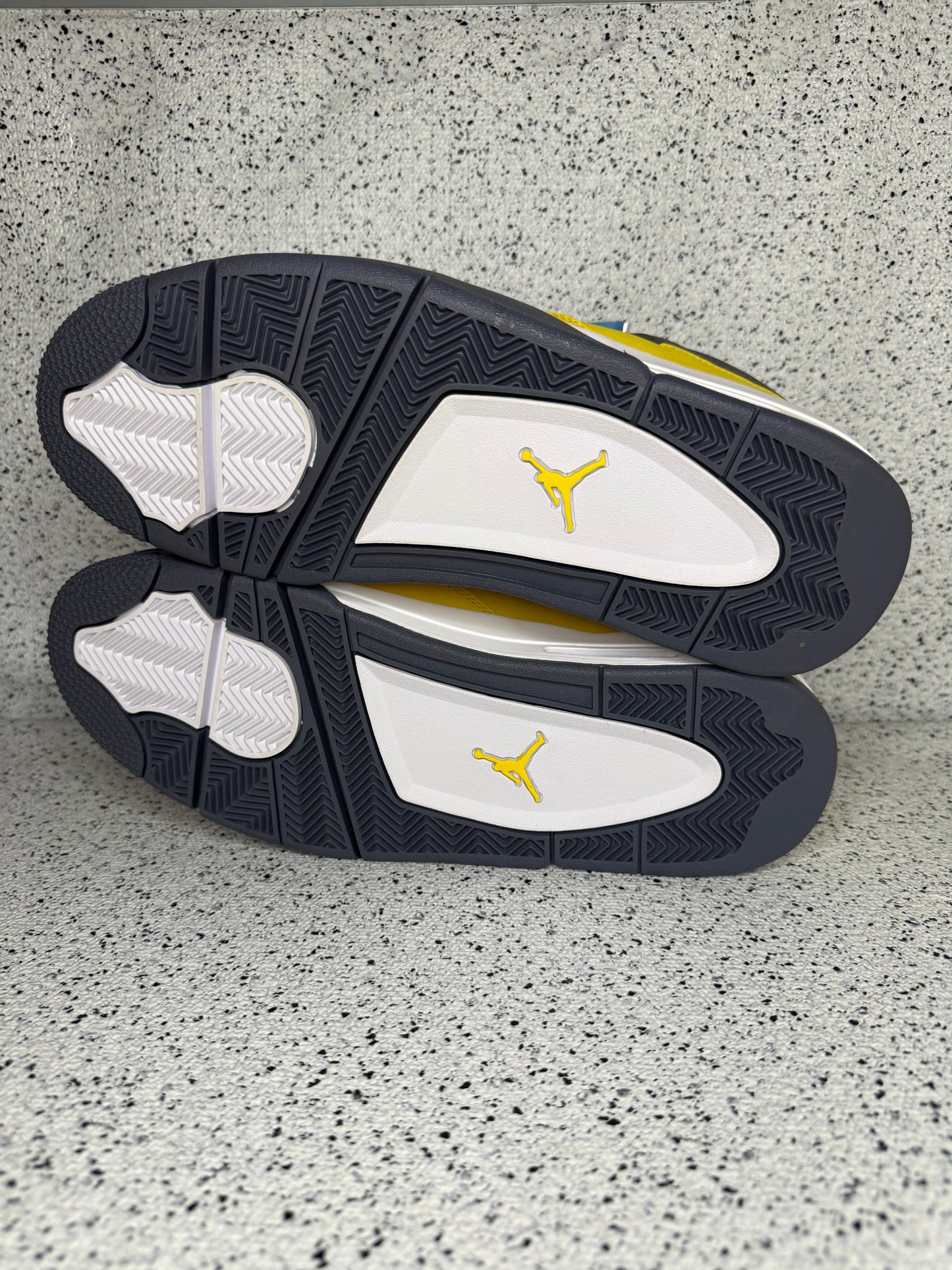 Jordan 4 Lightning