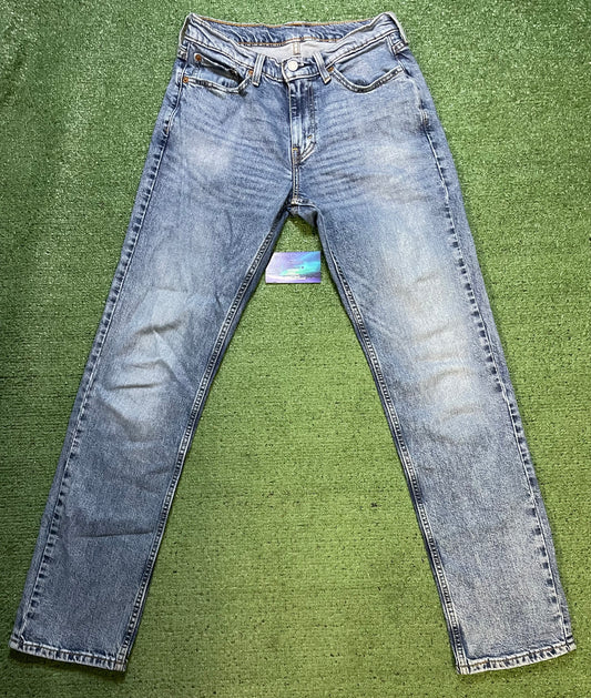 Levi’s 514 light wash denim jeans