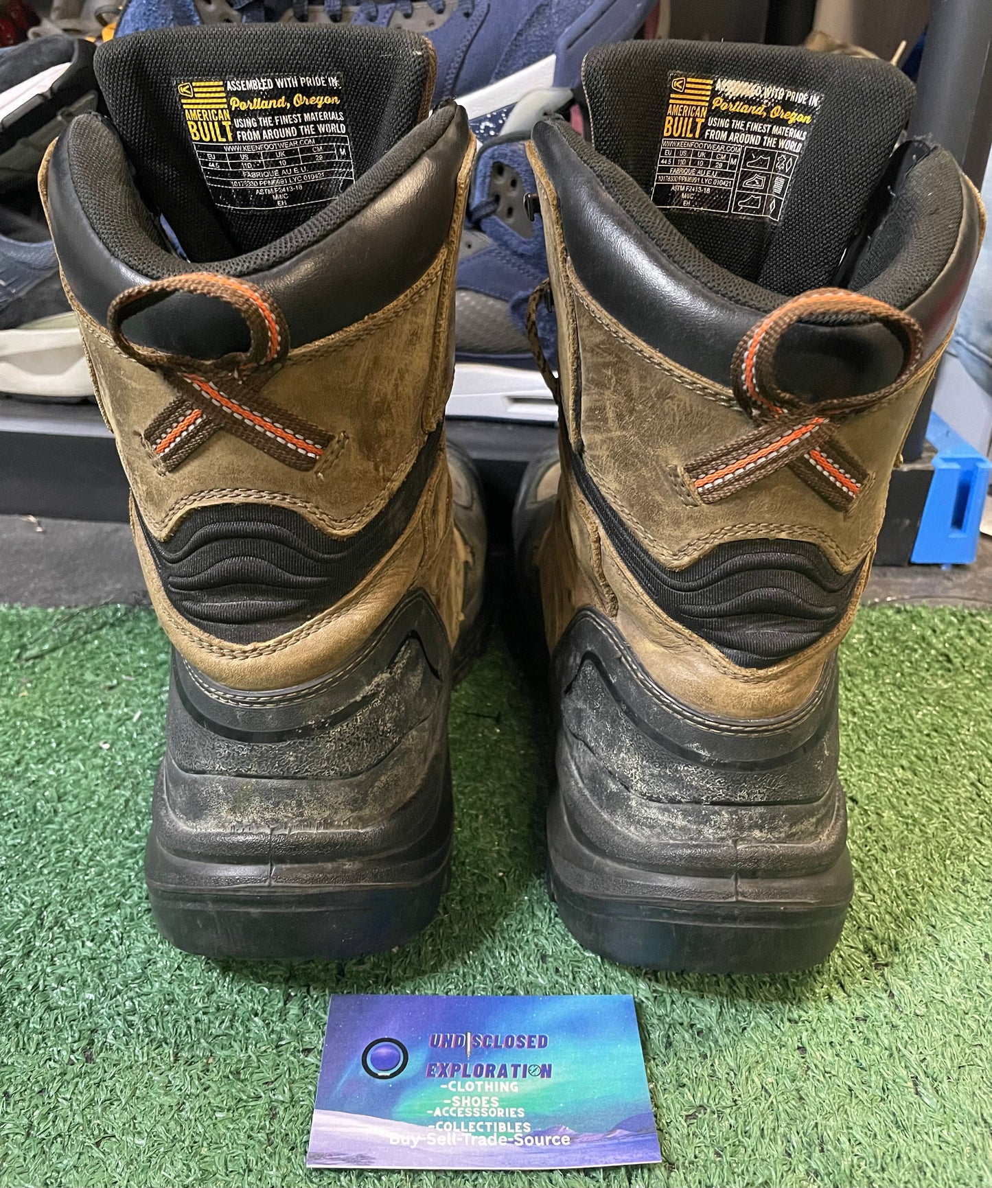KEEN coburg 8 Utility boots size 11men/12.5women