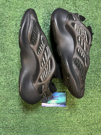 Yeezy 700 V3 Alvah size 9men/10.5women