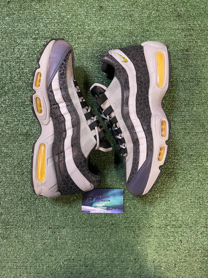 Nike air max 95 reflective Amarillo size 10men/11.5women