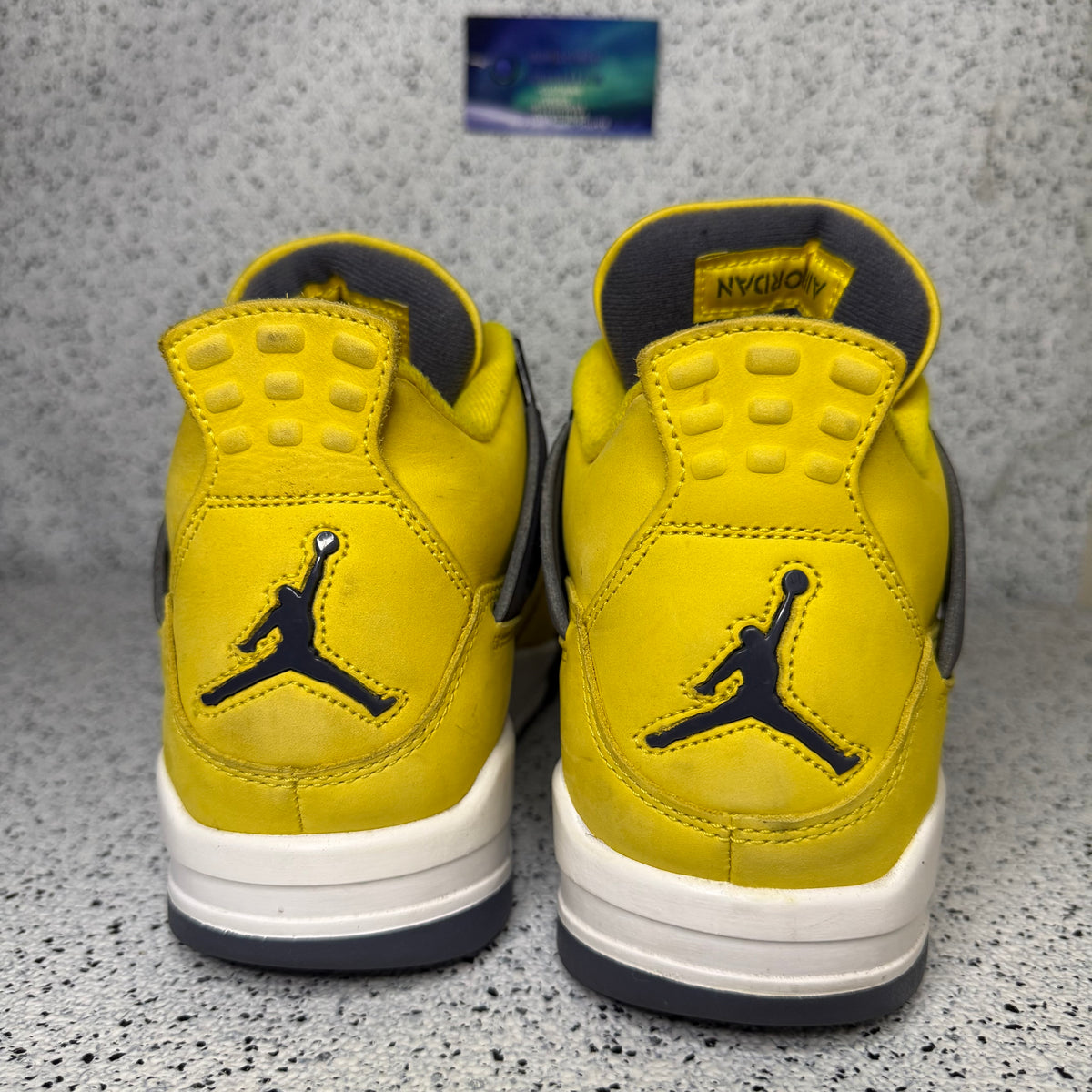 Jordan 4 Lightning 9 Men “Preowned”