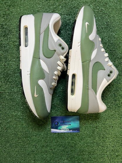 Nike air max 1 spiral sage size 10men/11.5women
