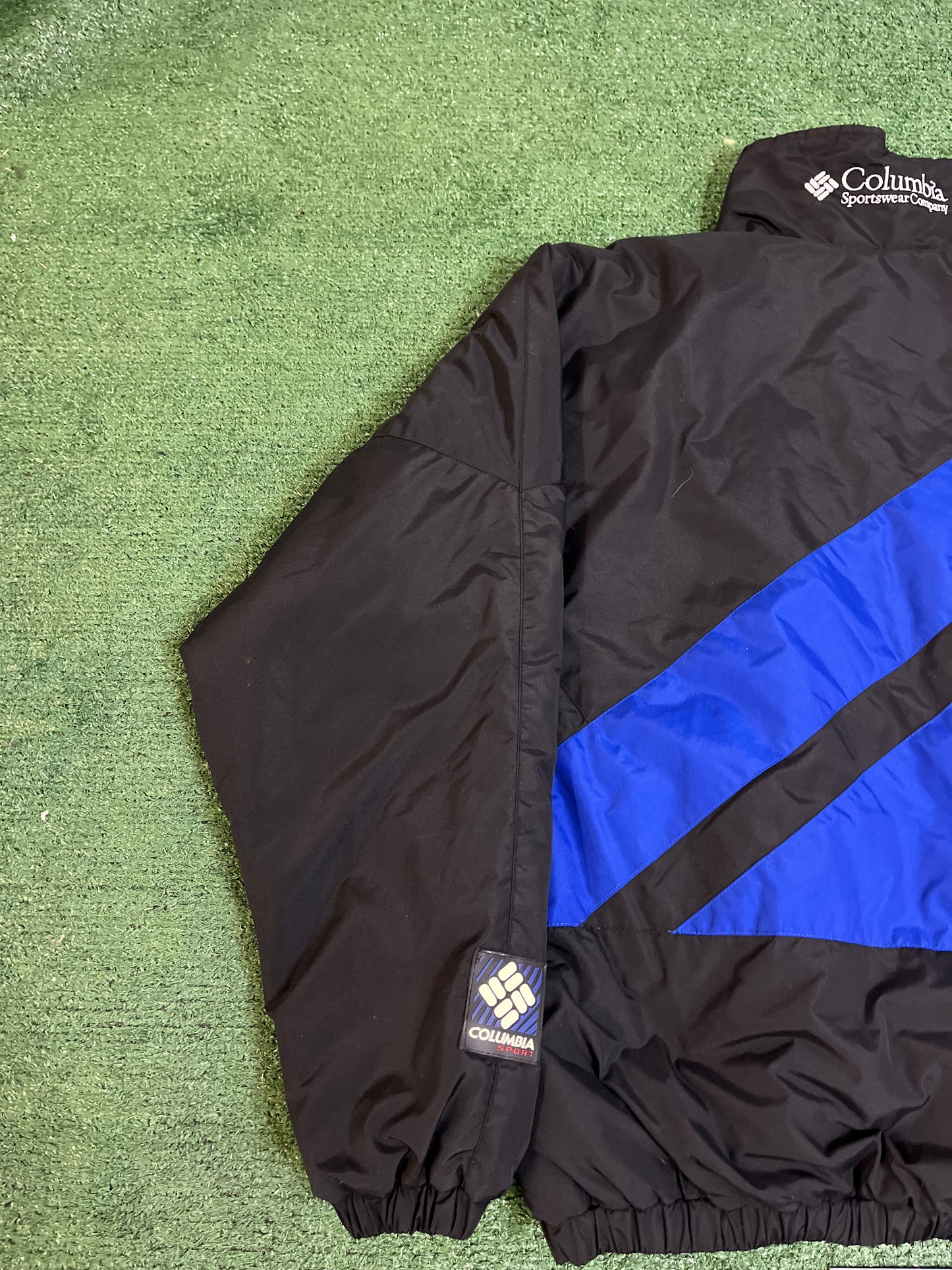 Vintage 1990s Columbia Spellout big logo puffer jacket