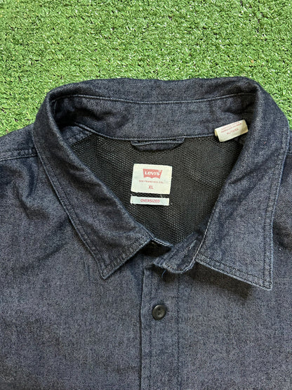 Levi’s navy button up