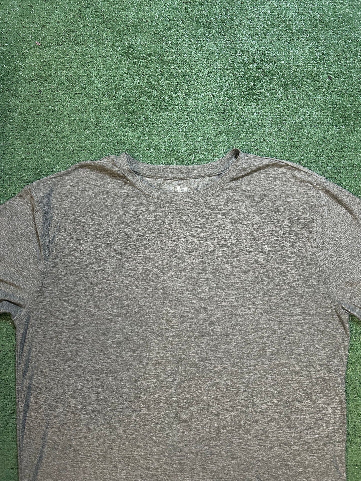 Vuori starto tech heather grey tee