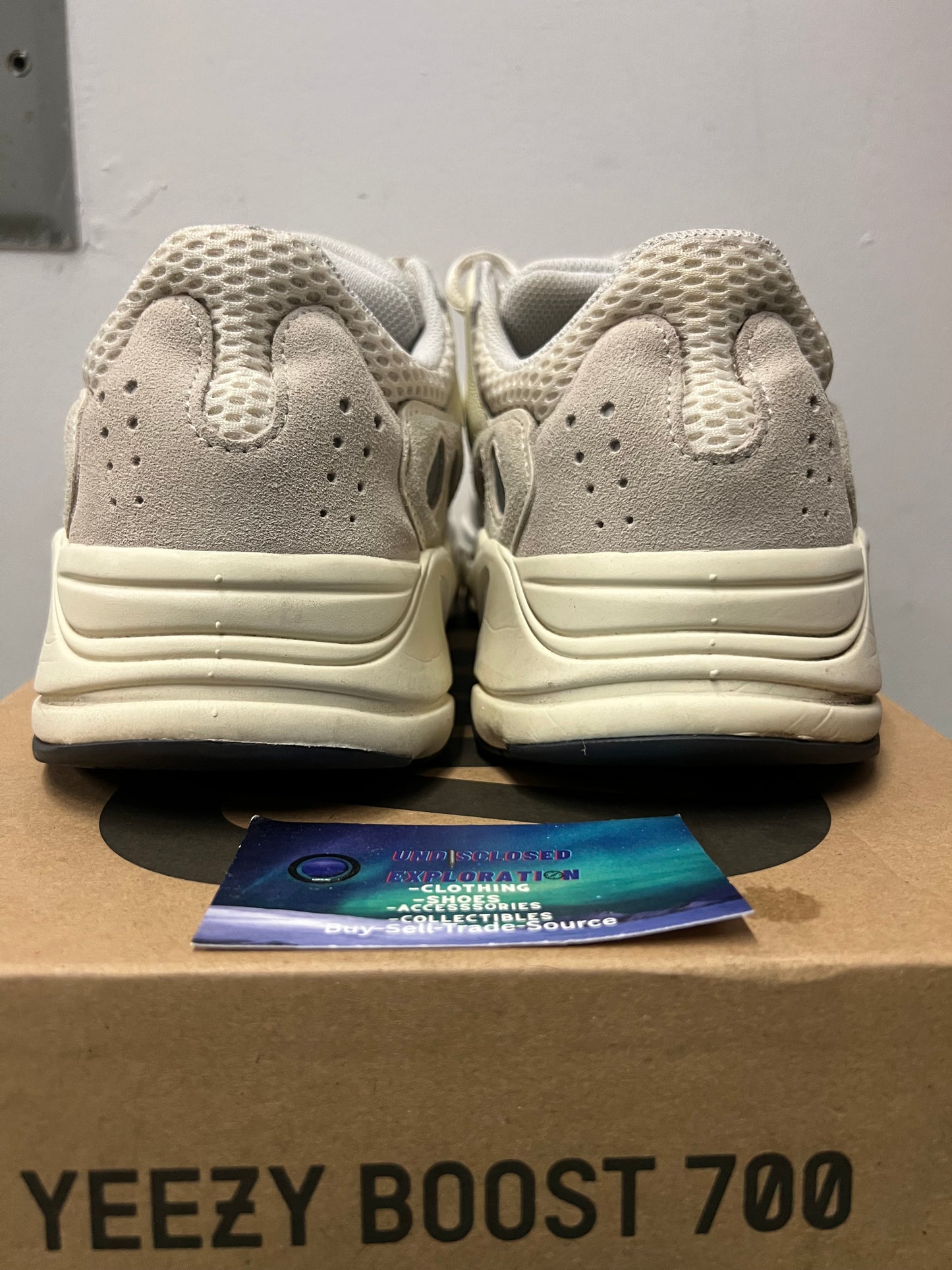 Yeezy analog 700 size 10.5men/12women