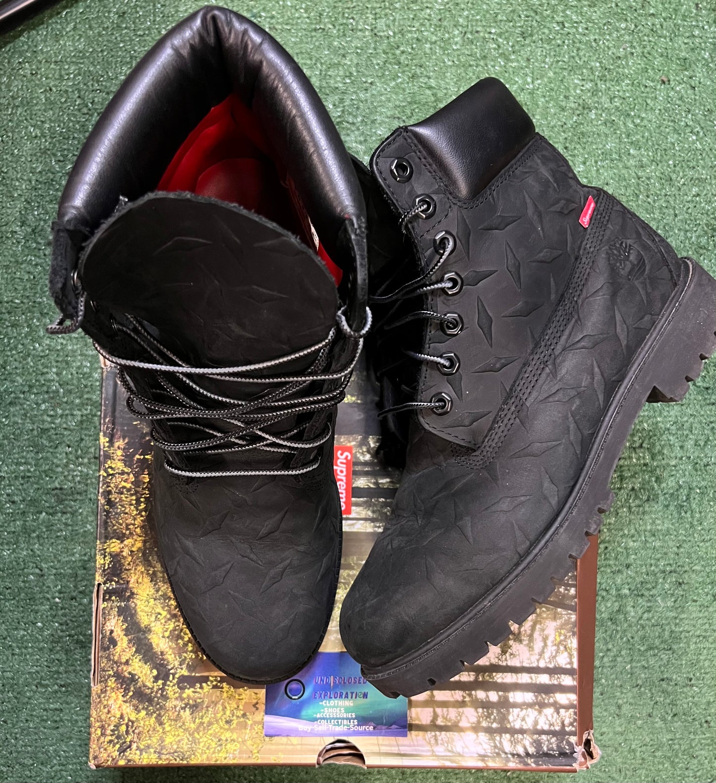 Supreme X timberland black diamond plate size 10men/11.5women
