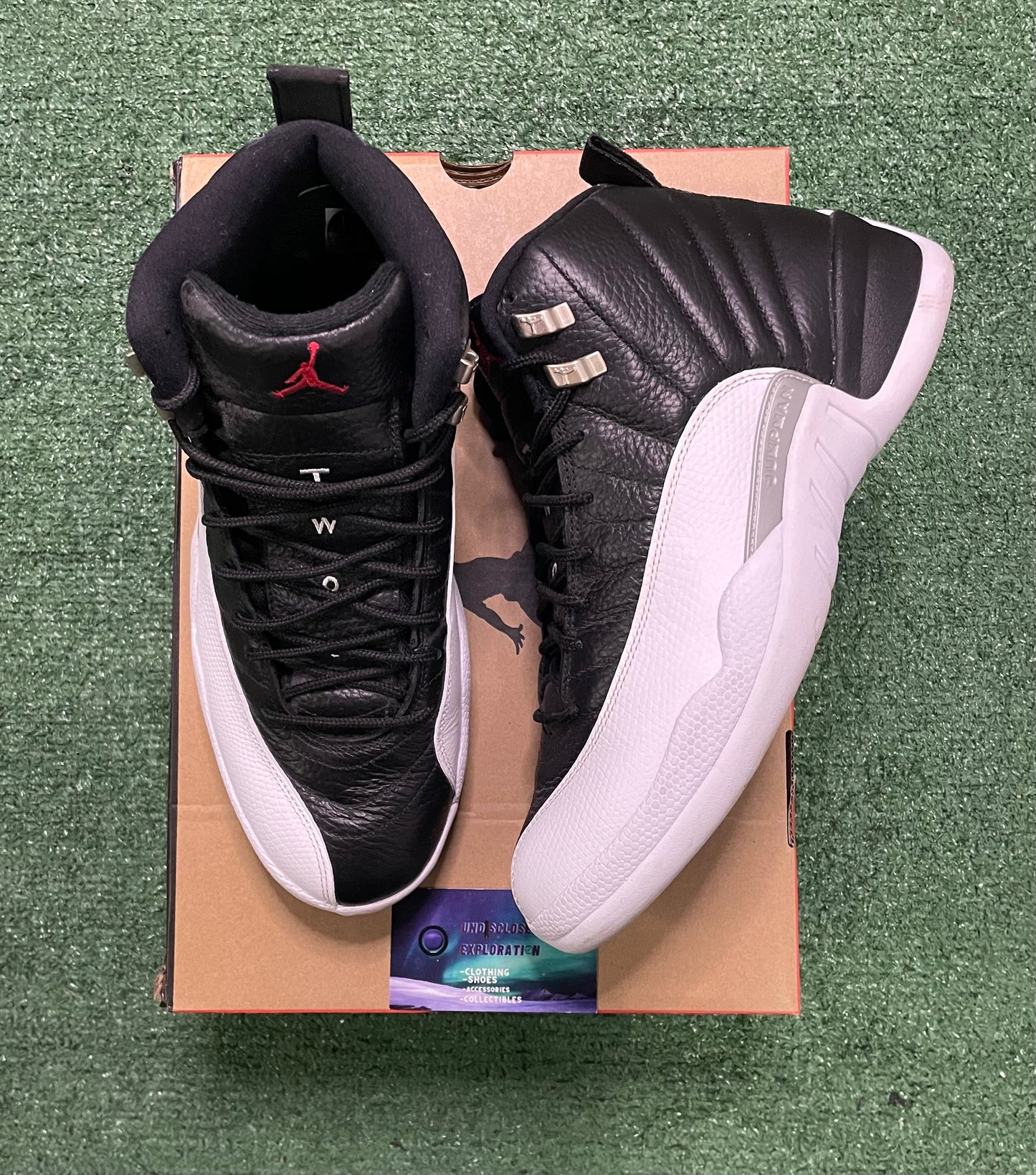 Air Jordan 12 playoffs 2022 size 11men/12.5women