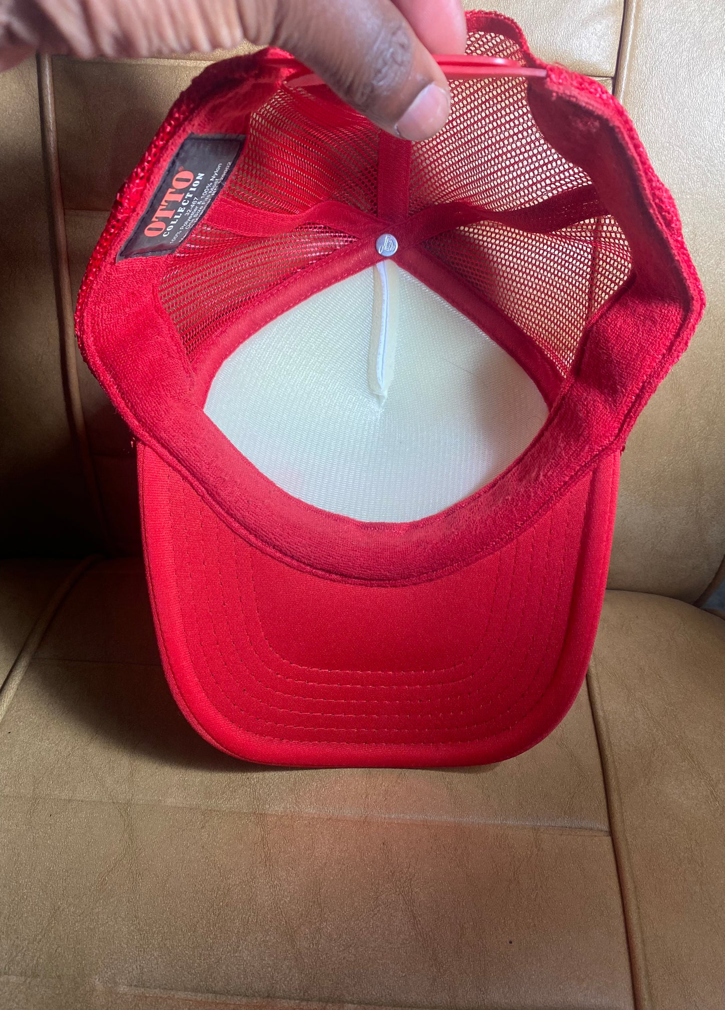 Sicko laundry red and white trucker hat