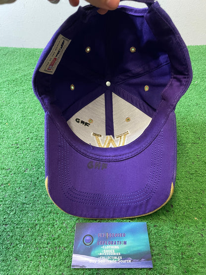 Vintage 2000s UW university of Washington embroidered hat
