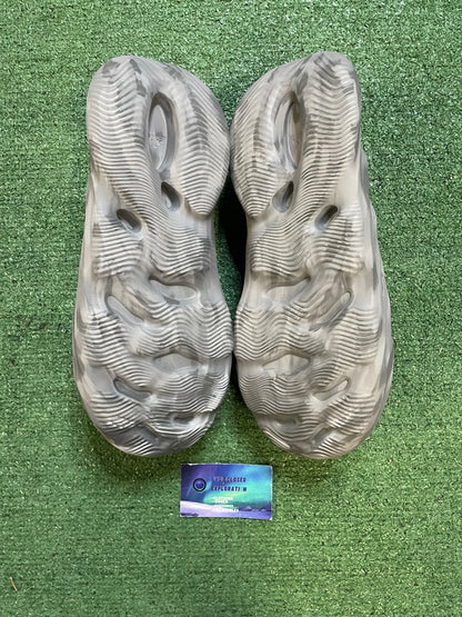 Yeezy foam runner MX Granite size 12men/13.5women