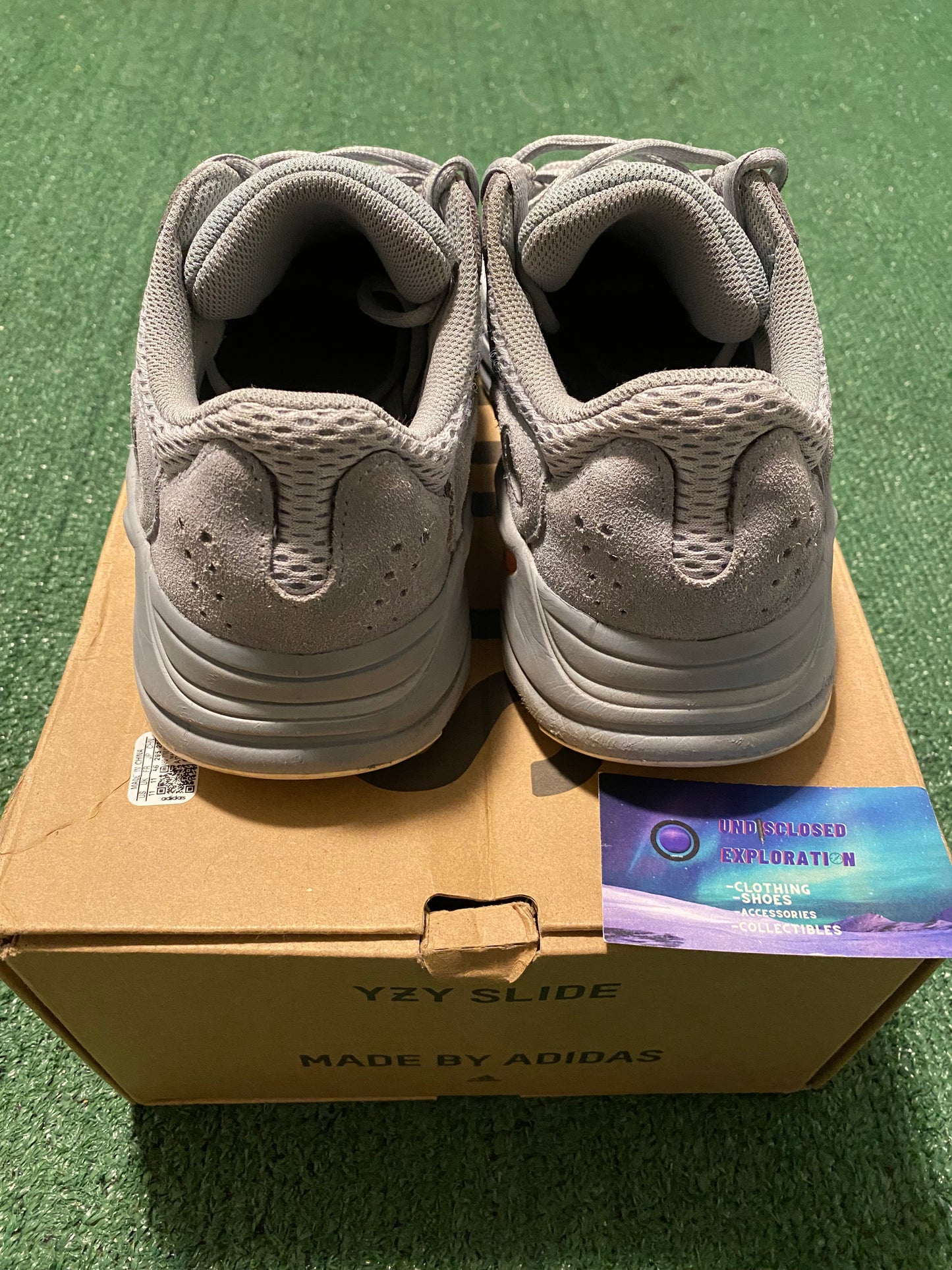 Yeezy 700 “Inertia” size 8men/9.5women