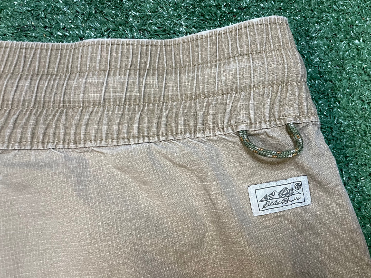 Eddie Bauer beige cargo shorts