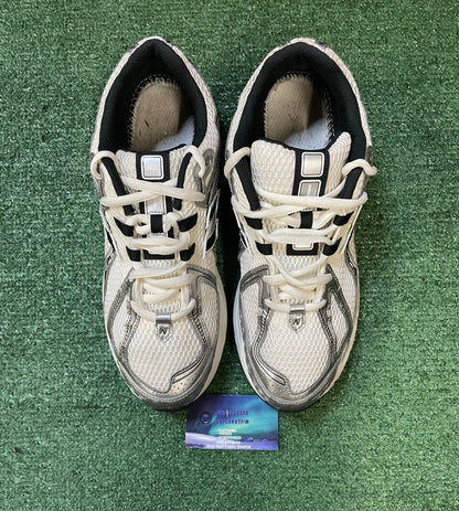 New Balance 1906r silver black size 12men/13.5women