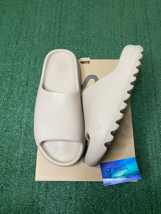 Yeezy slide “Bone” size 12men/13.5women