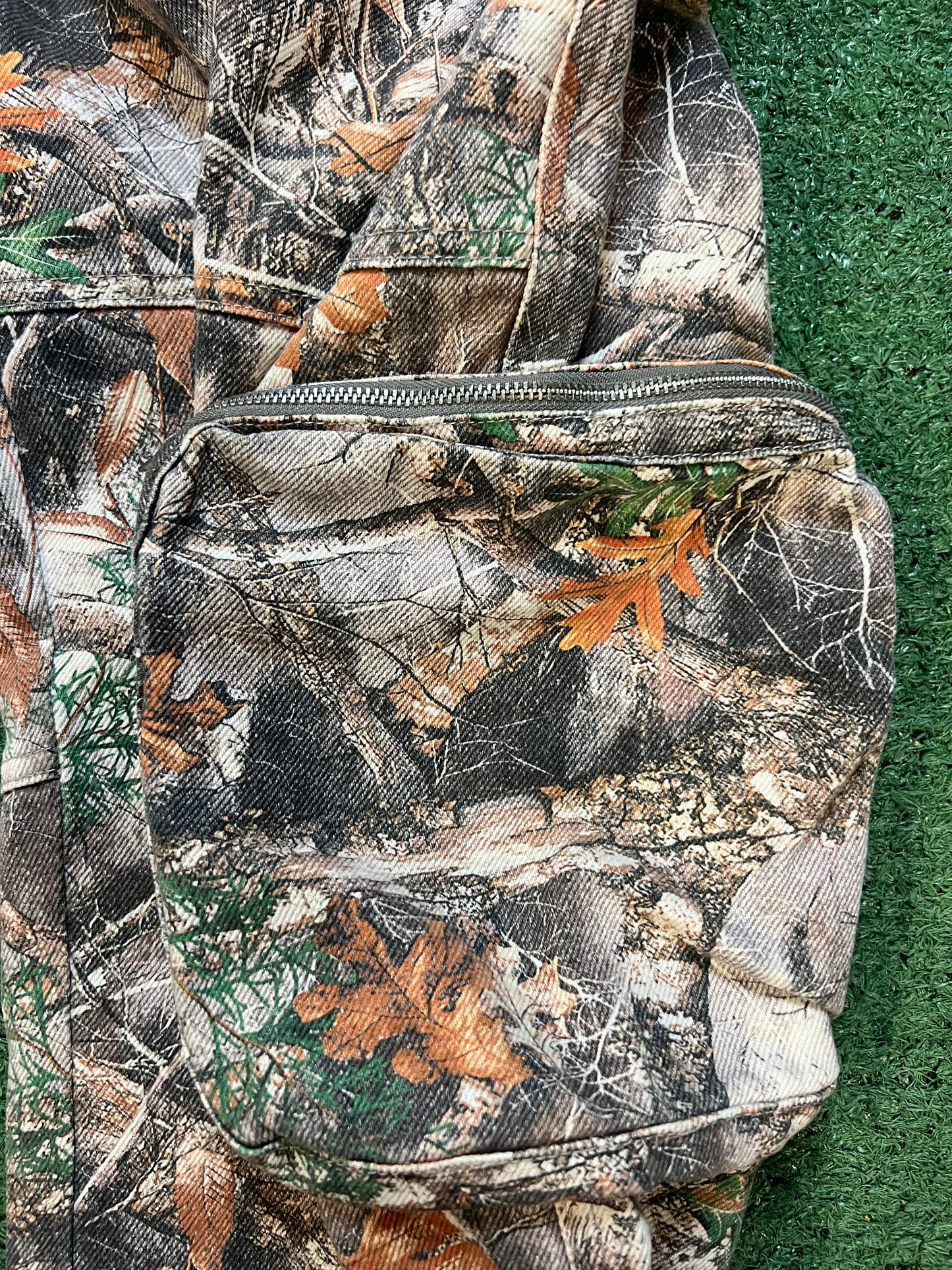 Gv Gallery raspberry hills camo cargo pants