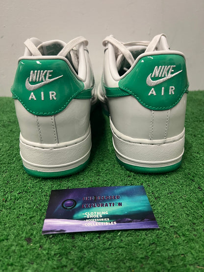 Nike Air Force 1 low platinum tint stadium green