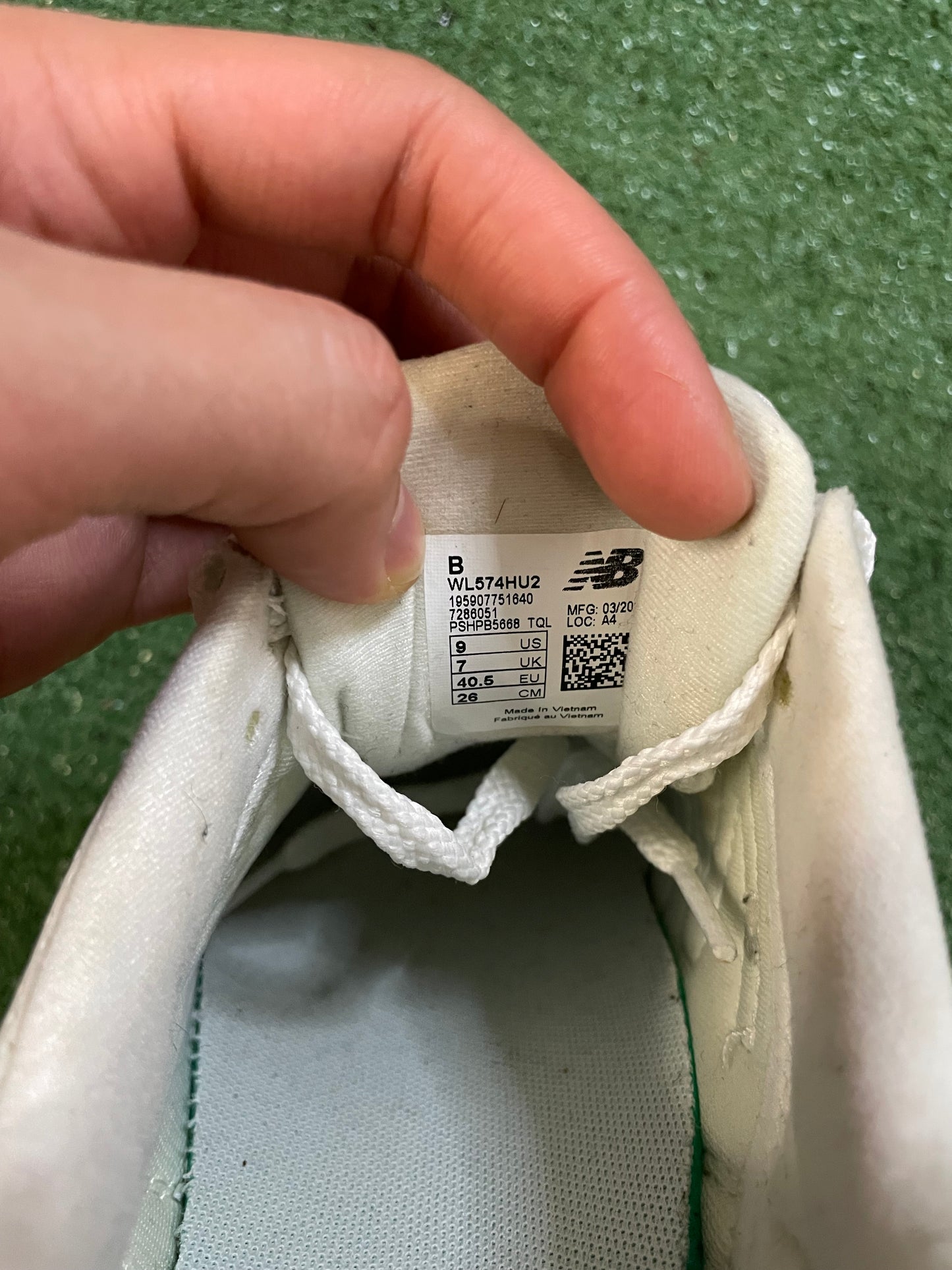 New Balance 574  white size 7.5men/9women
