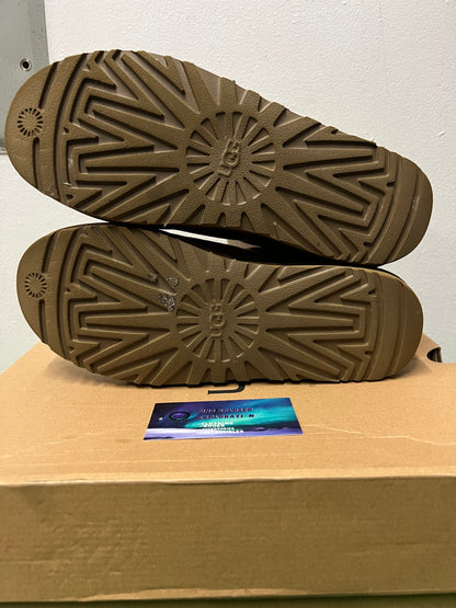 UGG Classic mini II size 7.5men/9women